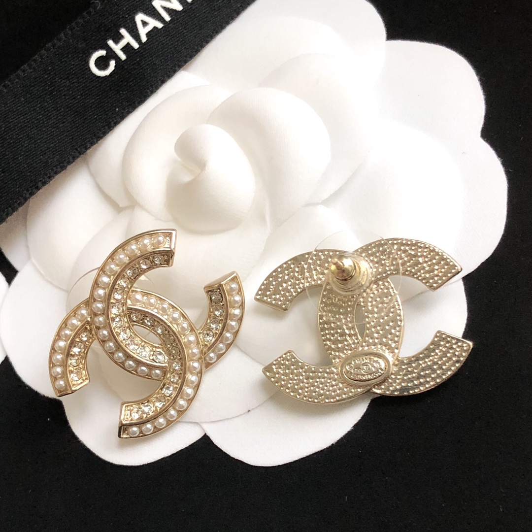 Chanel Earrings Pearl Gold Inlaid L