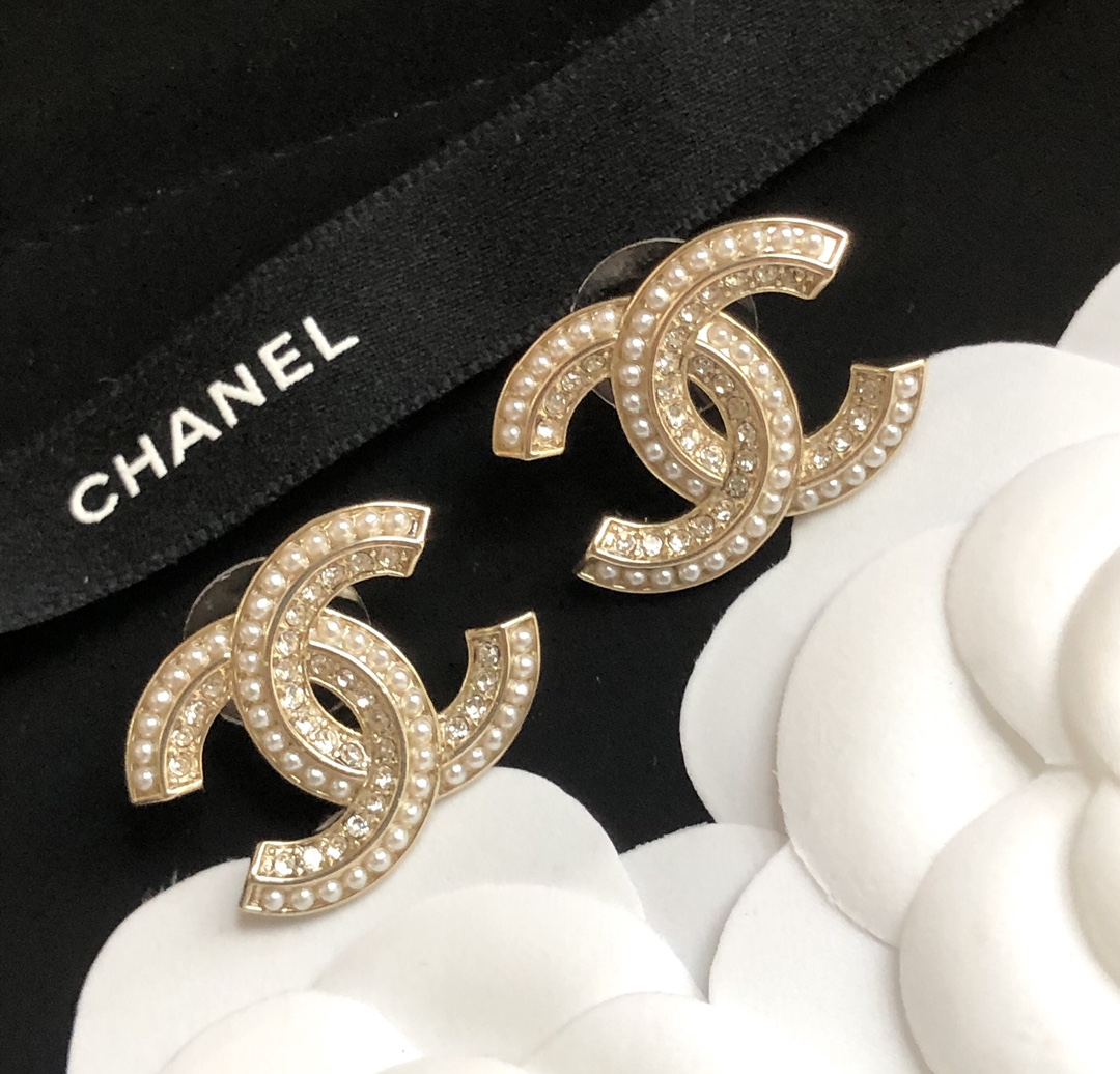Chanel Earrings Pearl Gold Inlaid L