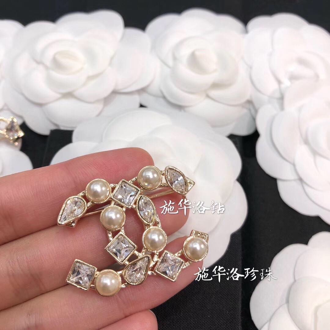 Chanel Brooch Pearl L