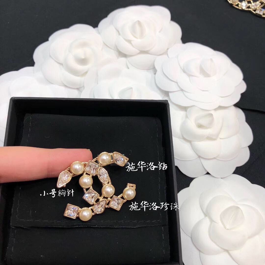 Chanel Brooch Pearl L