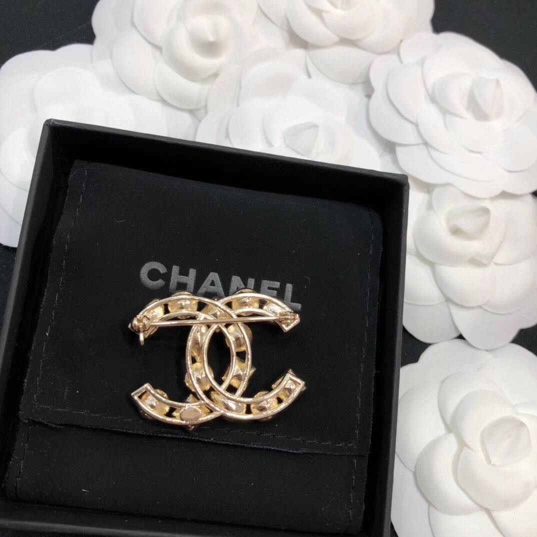 Chanel Brooch Pearl L