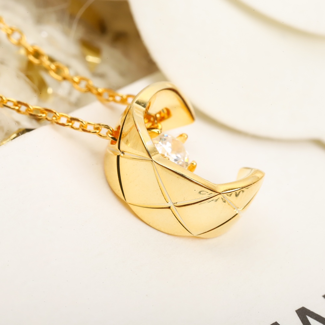 Chanel Necklace Diamond Inlaid S-l