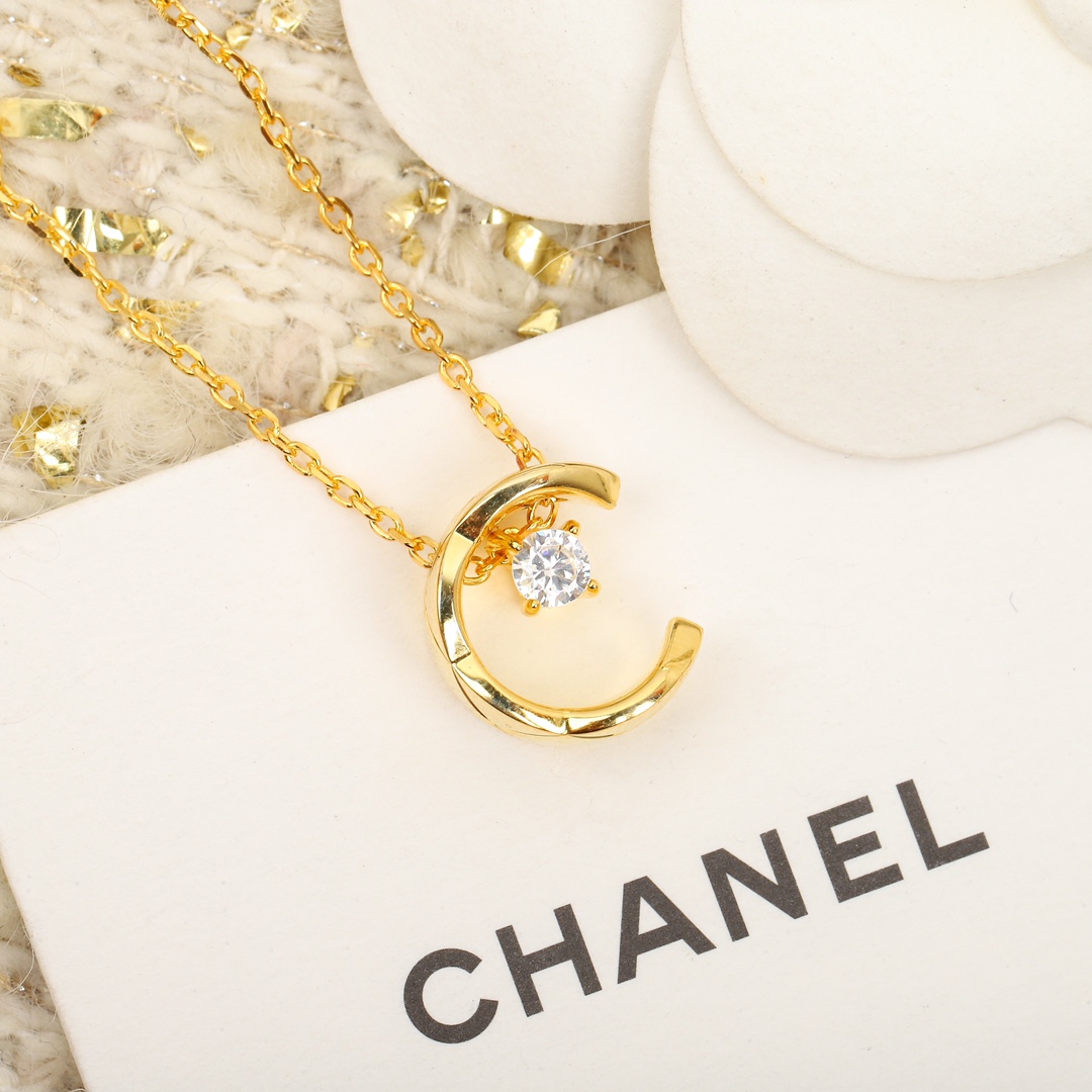 Chanel Necklace Diamond Inlaid S-l