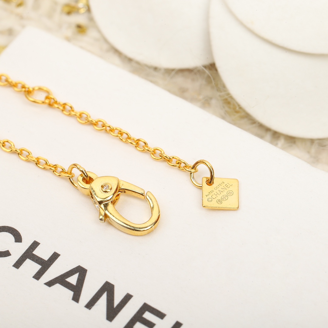 Chanel Necklace Diamond Inlaid S-l