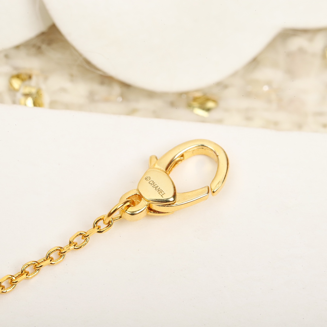 Chanel Necklace Diamond Inlaid S-l