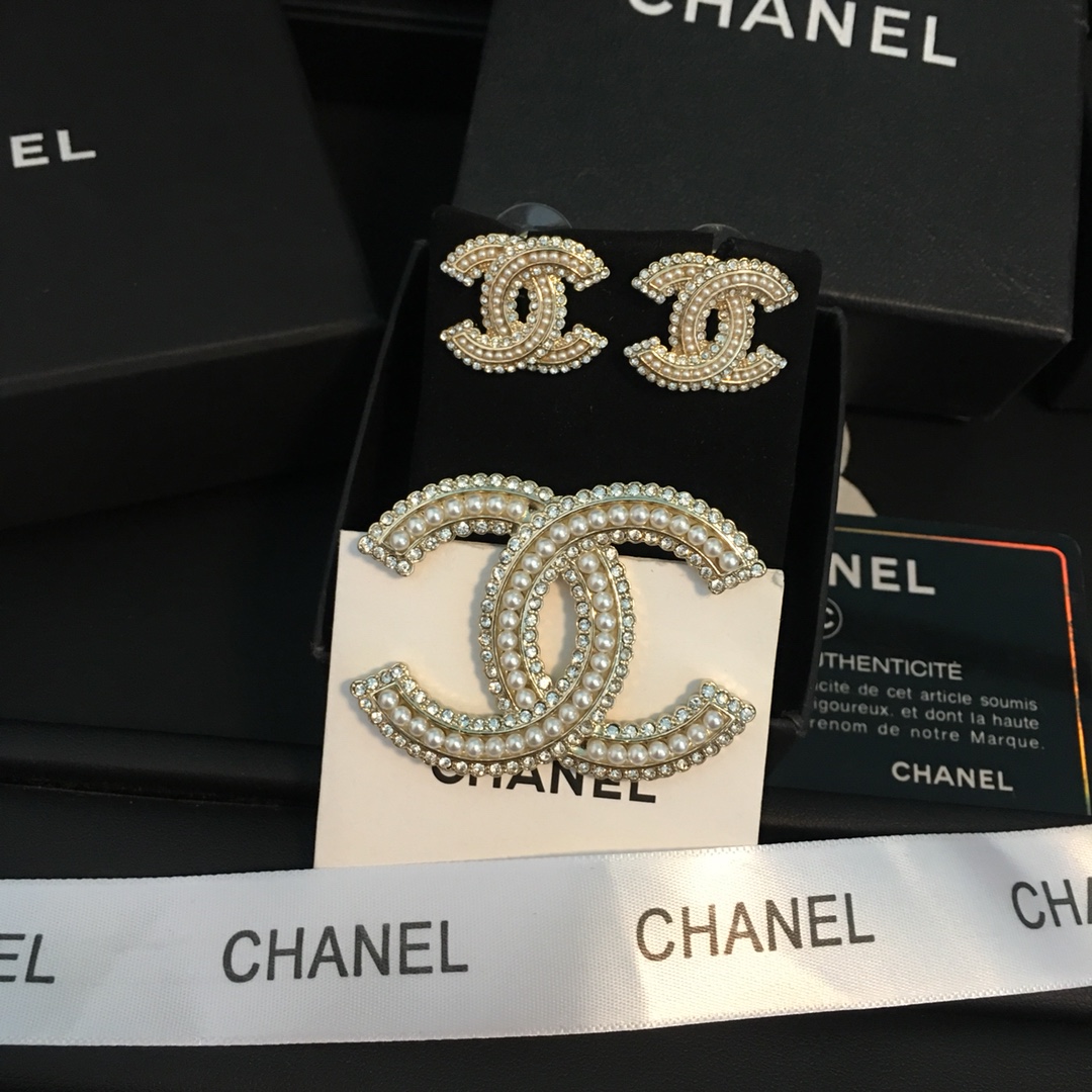 Chanel Earrings Pearl