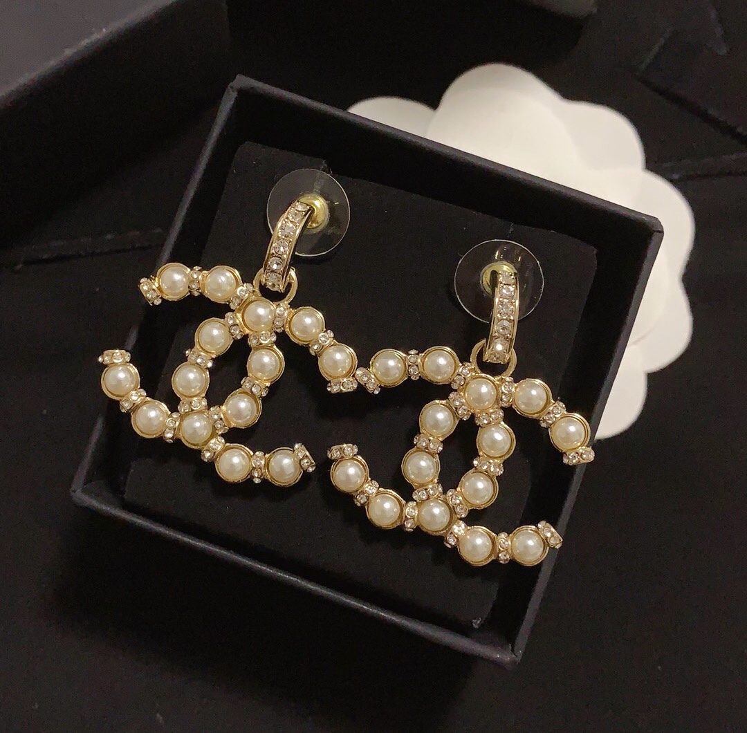 Chanel Earrings Pearl