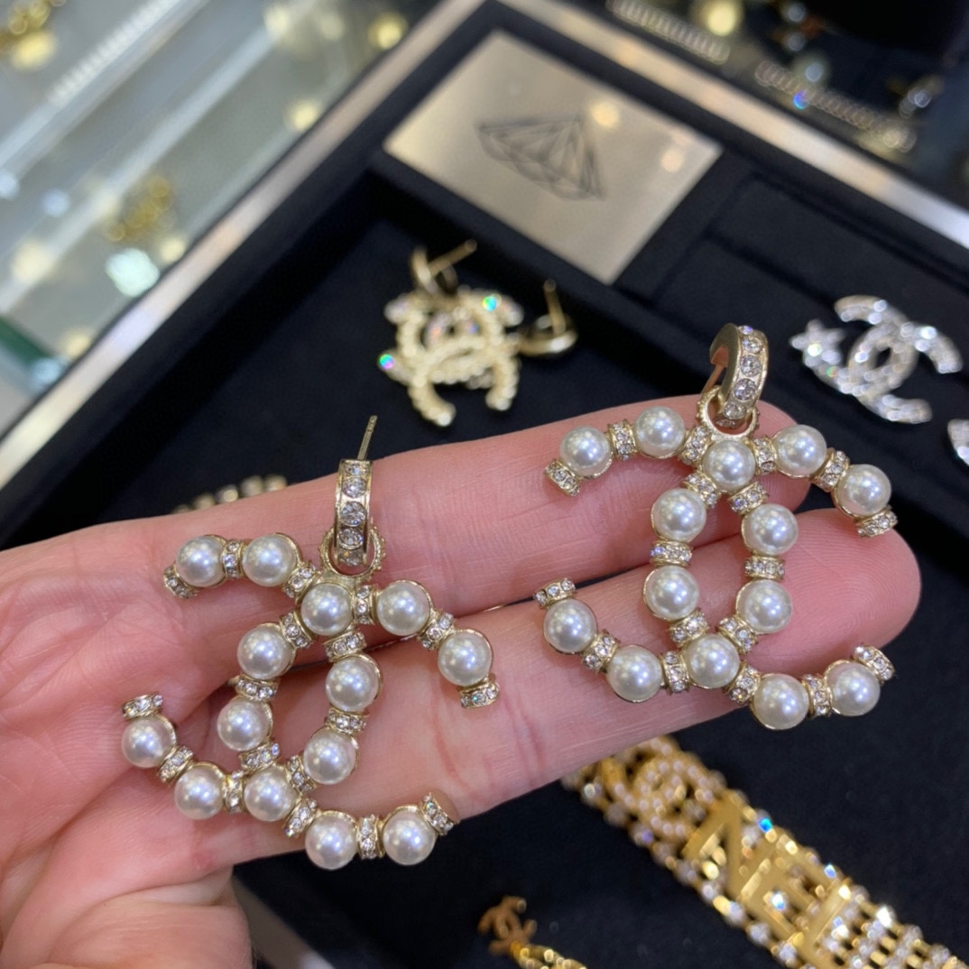 Chanel Earrings Pearl