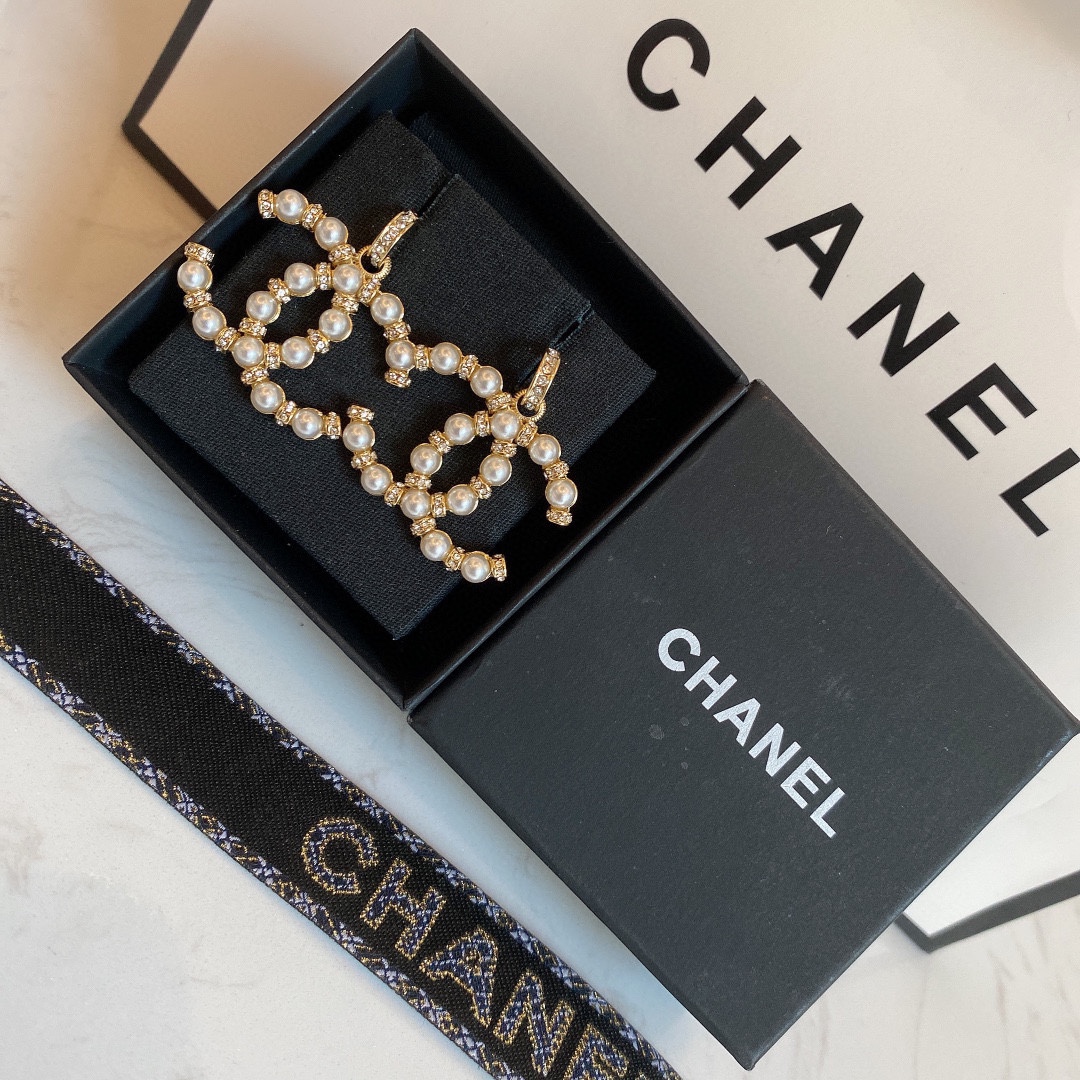 Chanel Earrings Pearl
