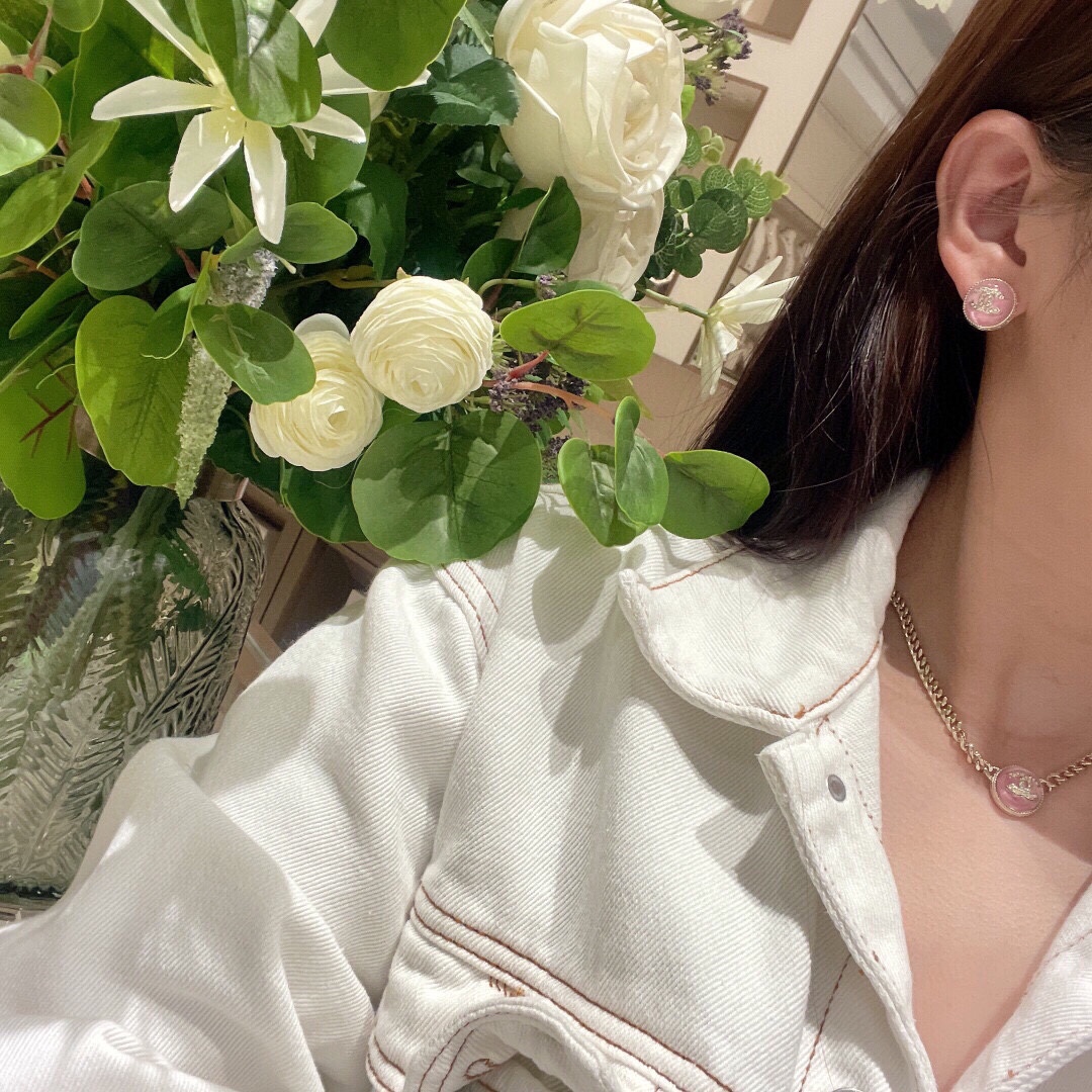 Chanel Necklace Gold