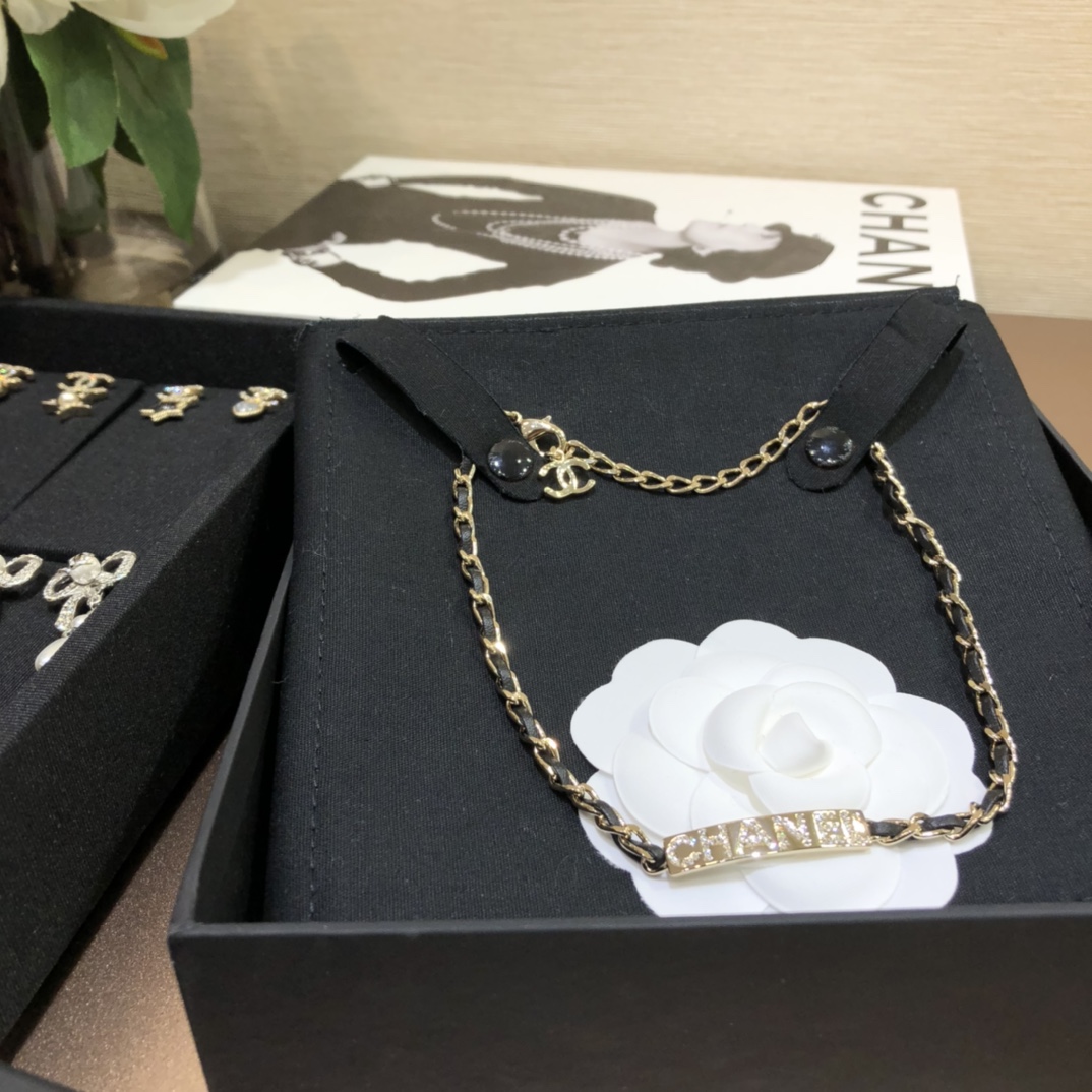 Chanel Necklace Black M
