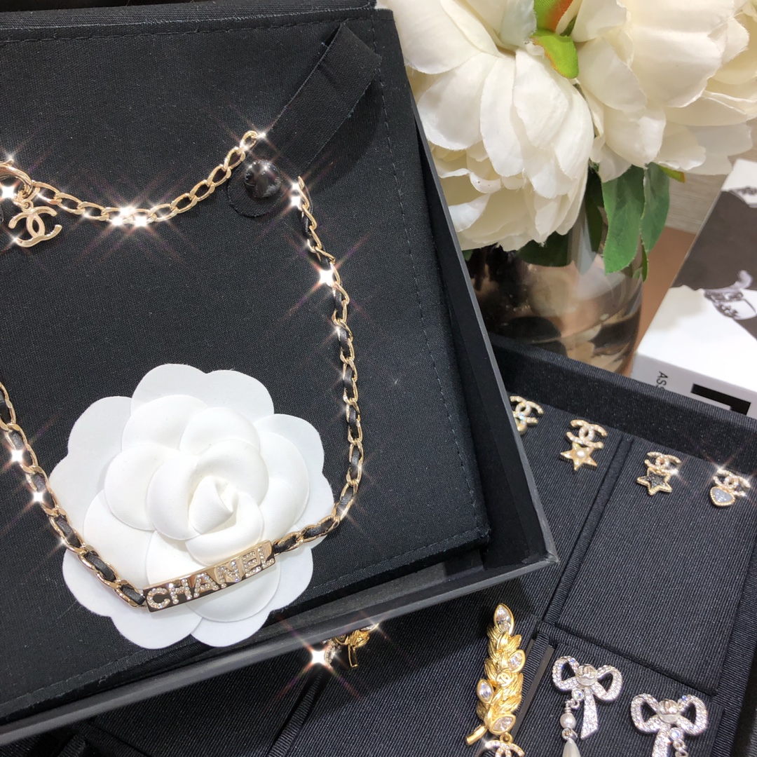 Chanel Necklace Black M