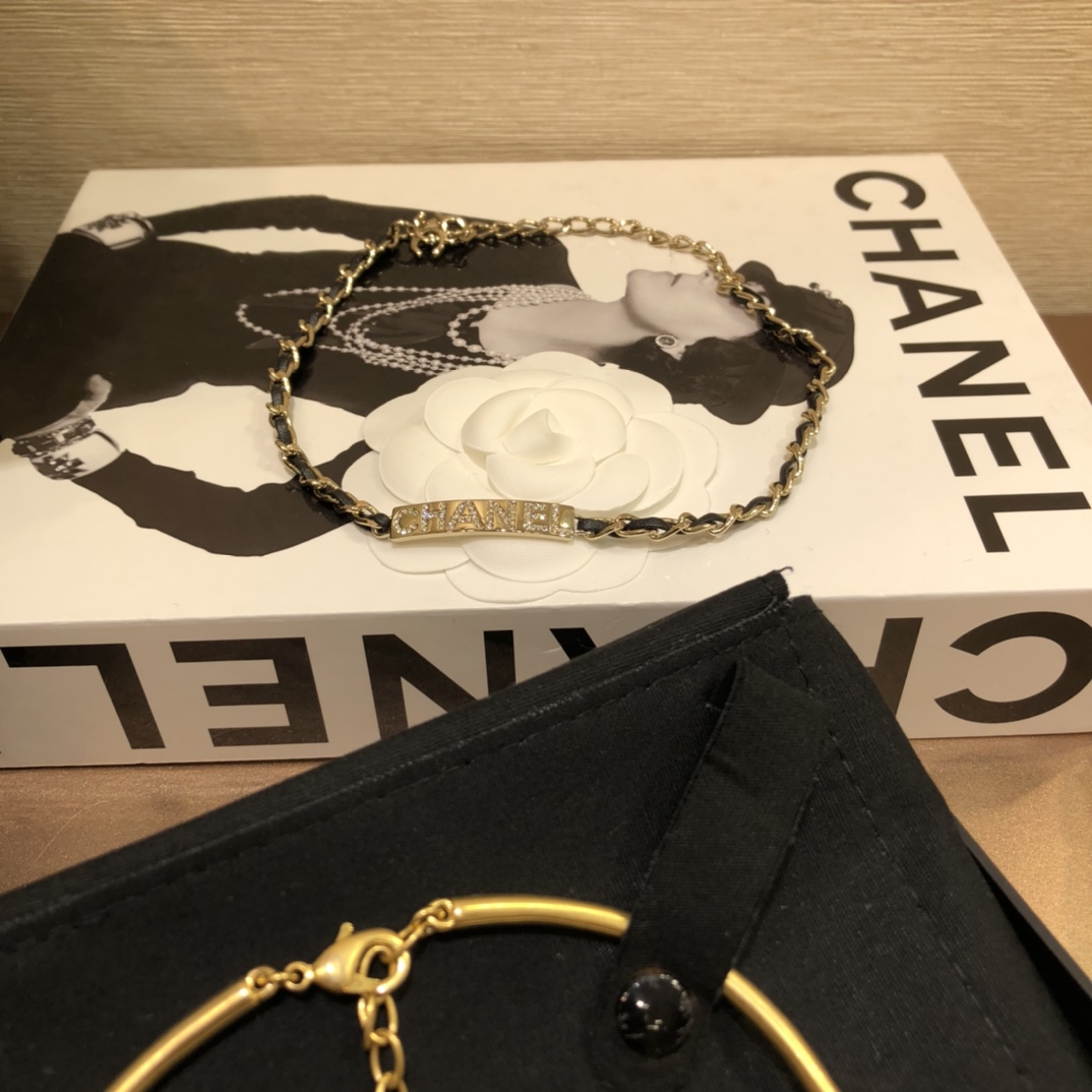 Chanel Necklace Black M