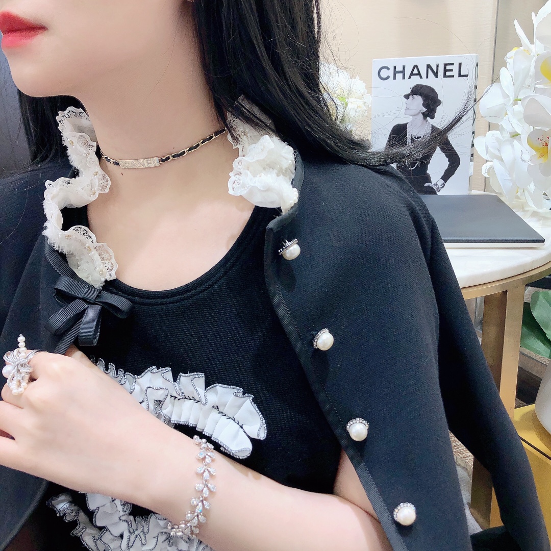 Chanel Necklace Black M