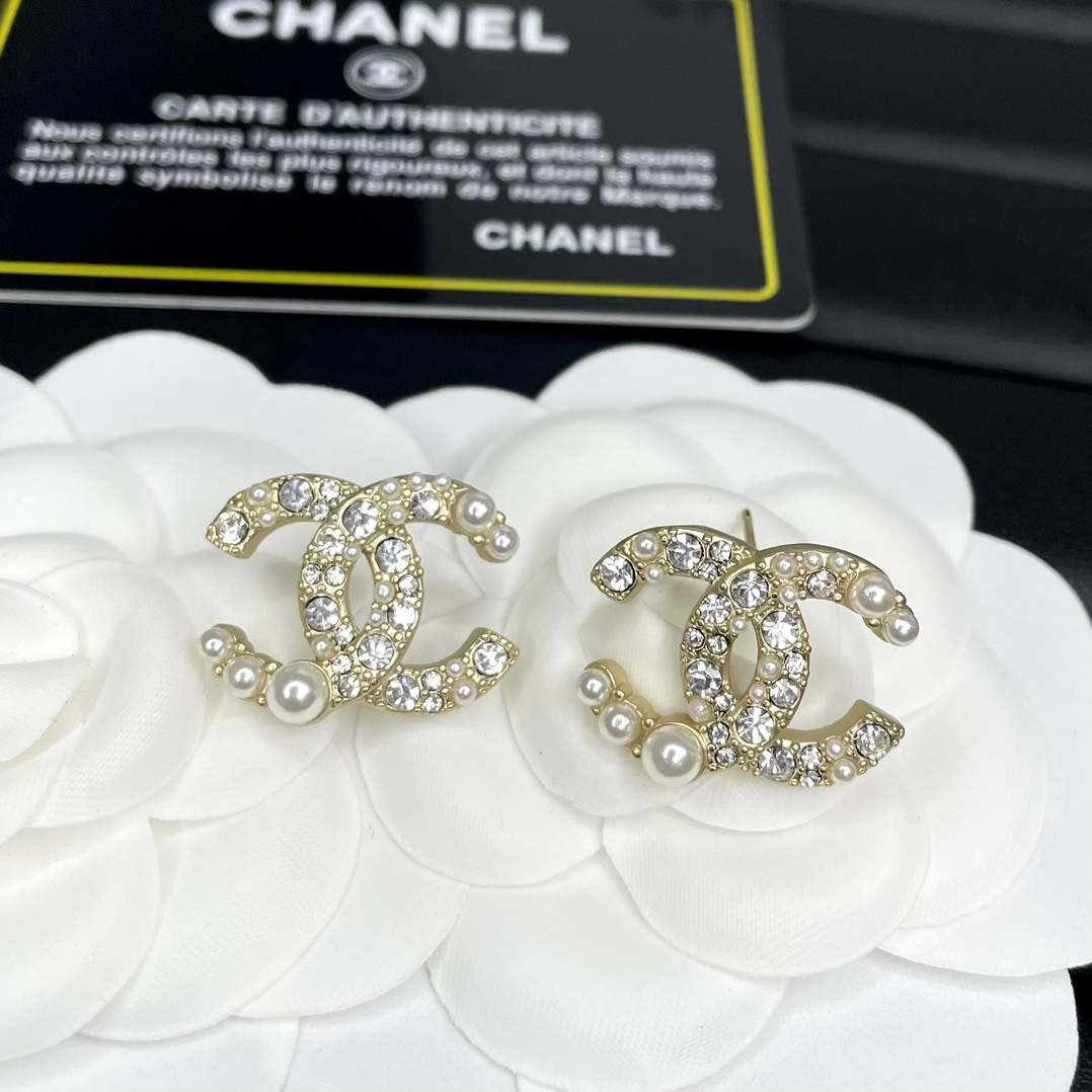 Chanel Earrings Pearl