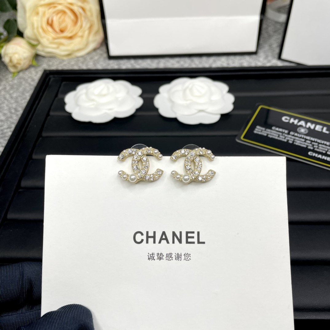 Chanel Earrings Pearl