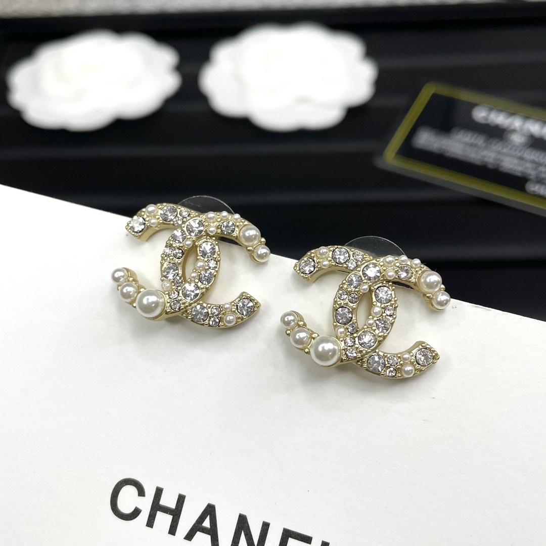 Chanel Earrings Pearl