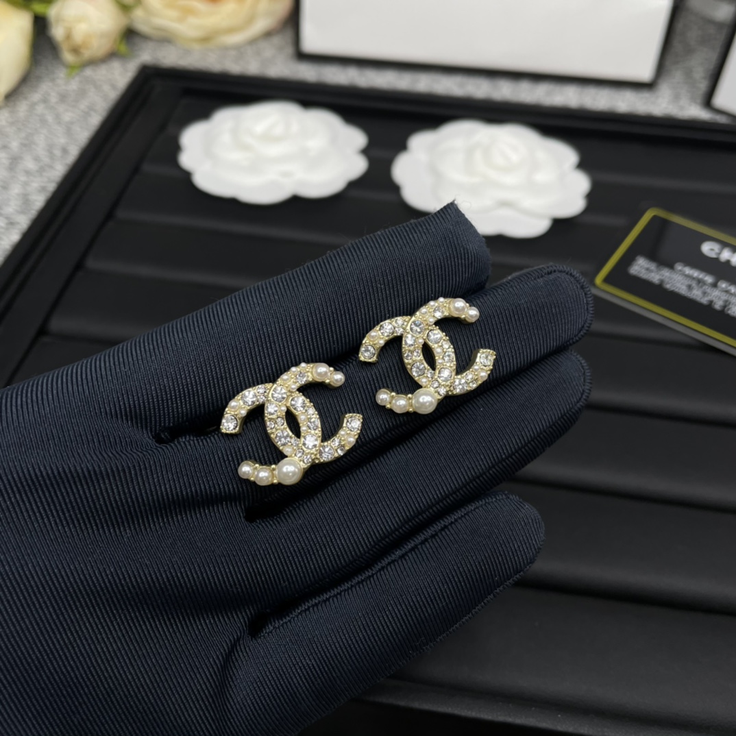 Chanel Earrings Pearl