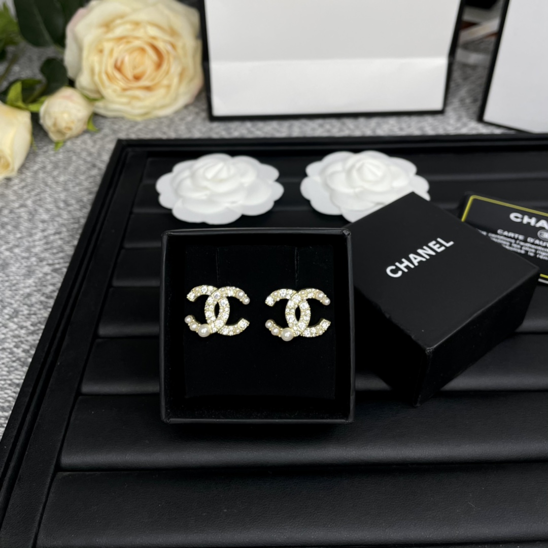 Chanel Earrings Pearl
