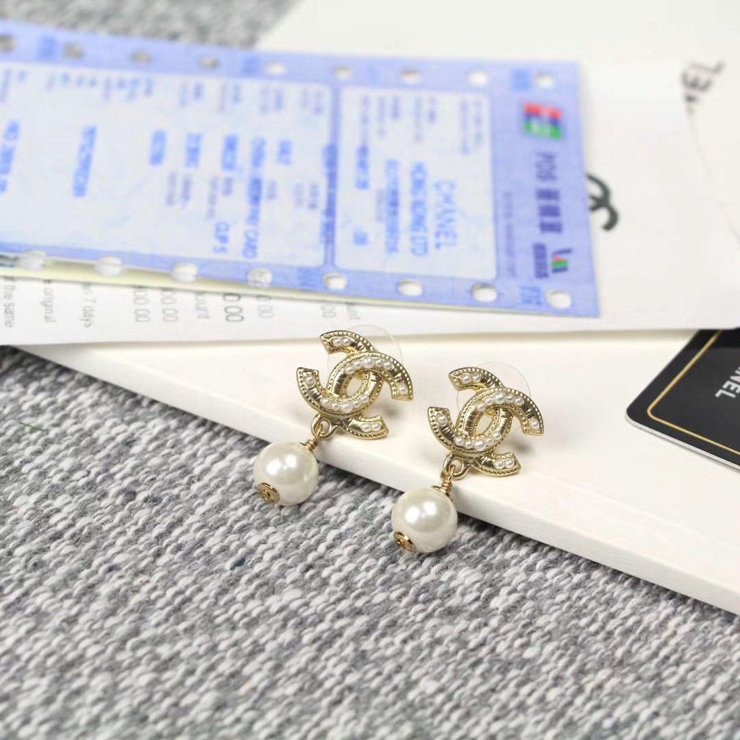 Chanel Earrings Pearl