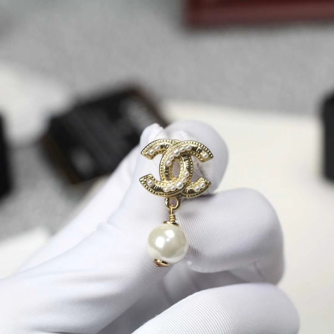 Chanel Earrings Pearl