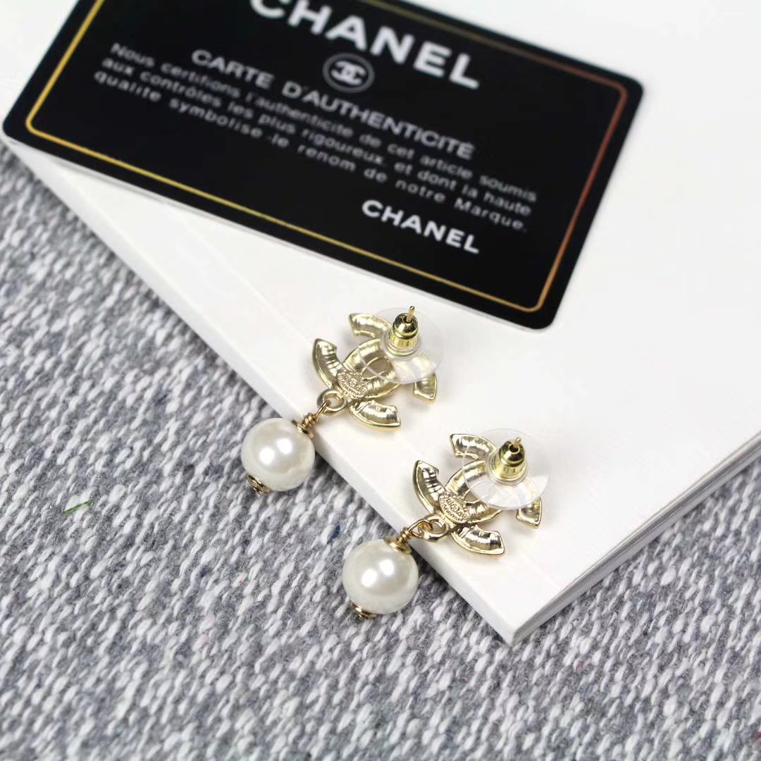 Chanel Earrings Pearl