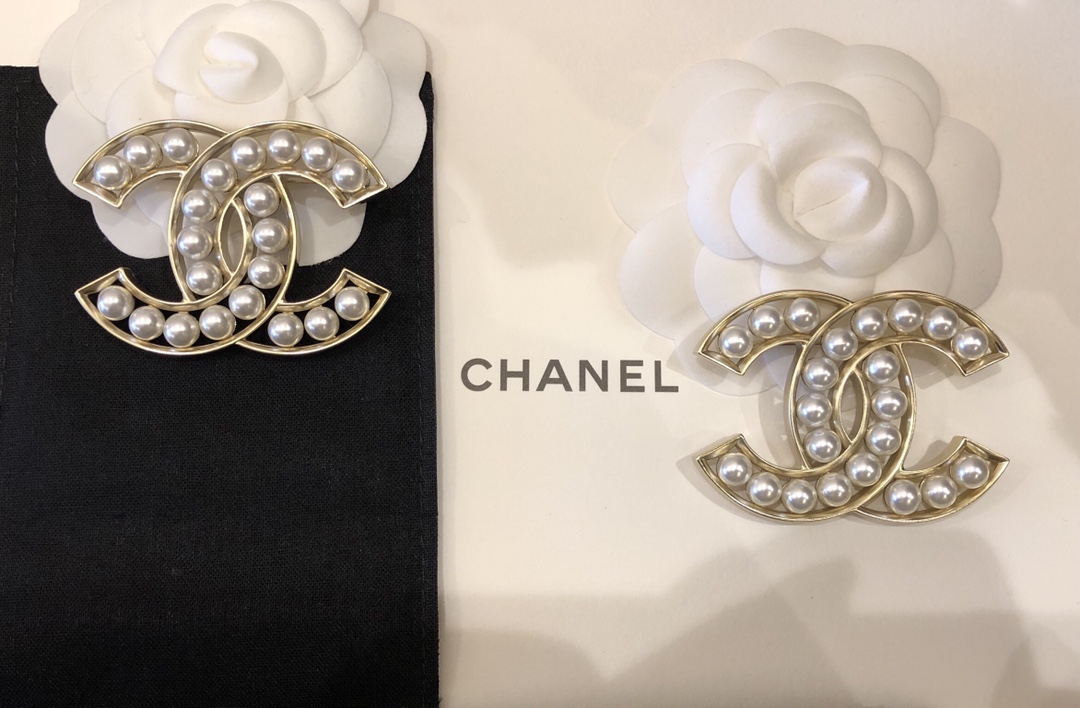 Chanel Brooch Pearl
