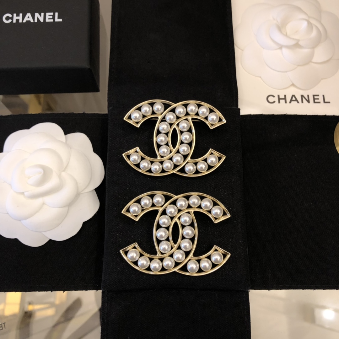 Chanel Brooch Pearl