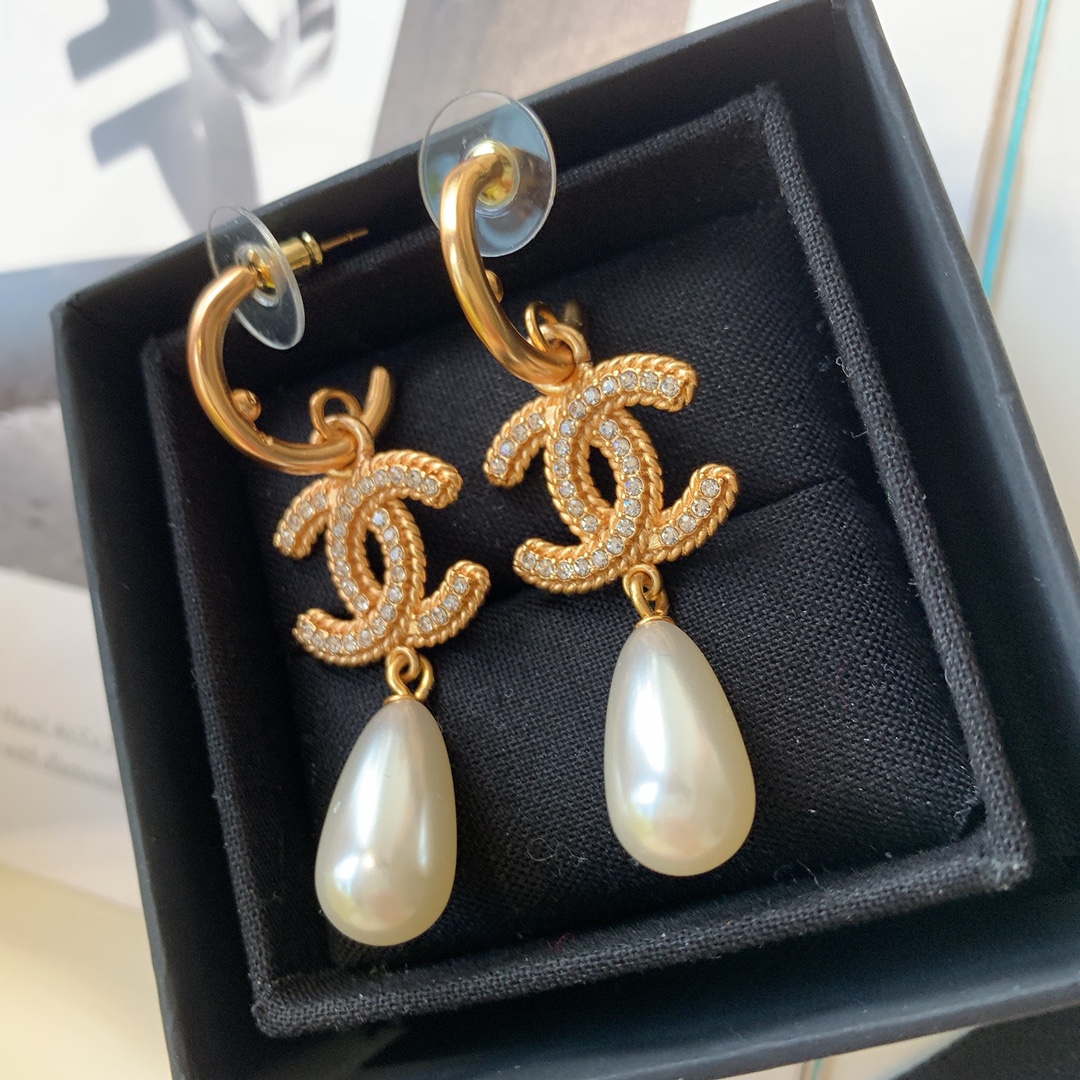 Chanel Earrings Pearl