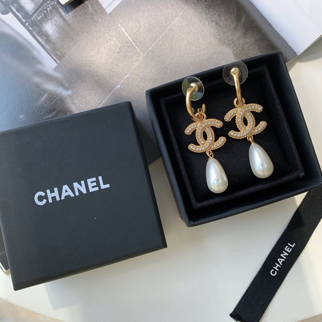 Chanel Earrings Pearl