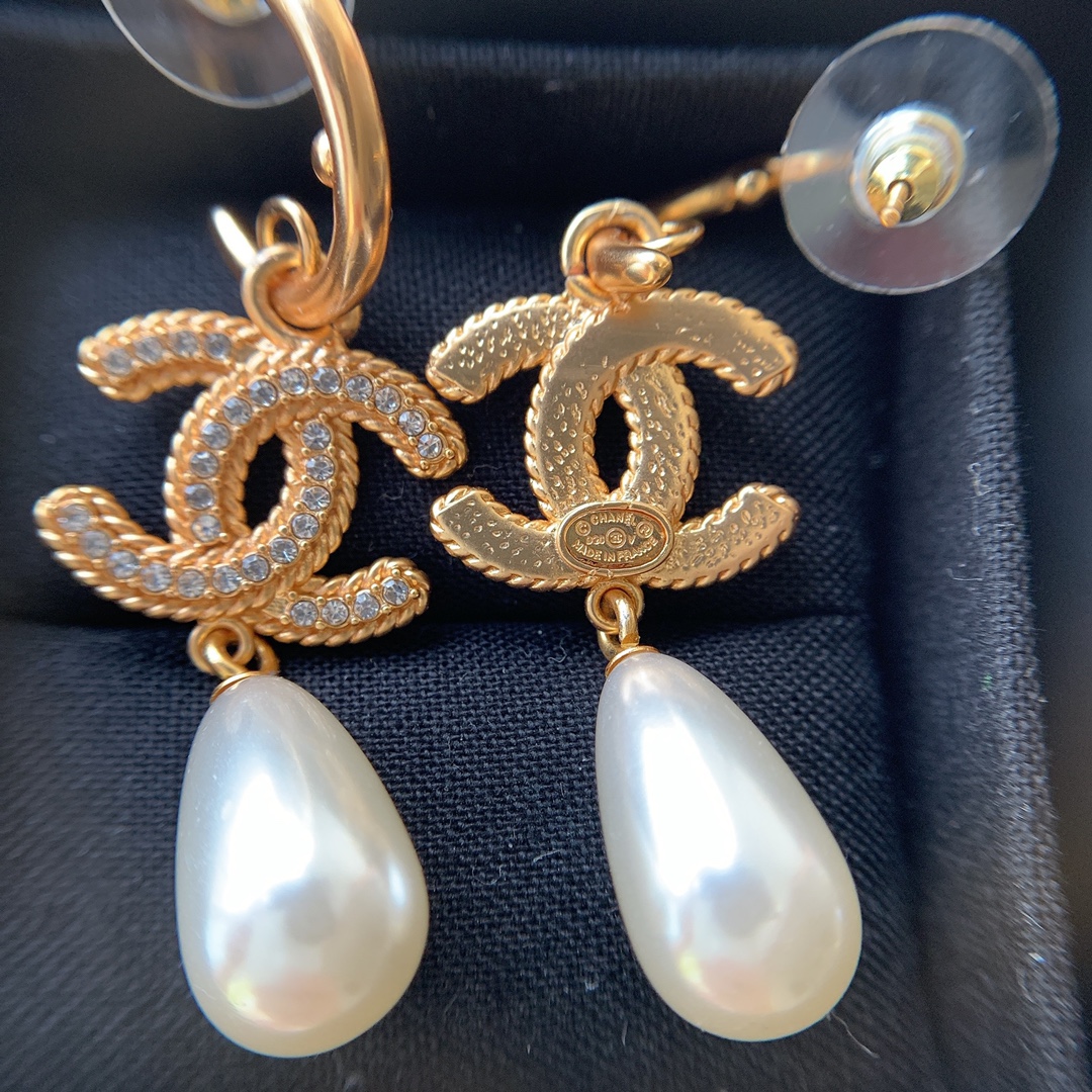 Chanel Earrings Pearl