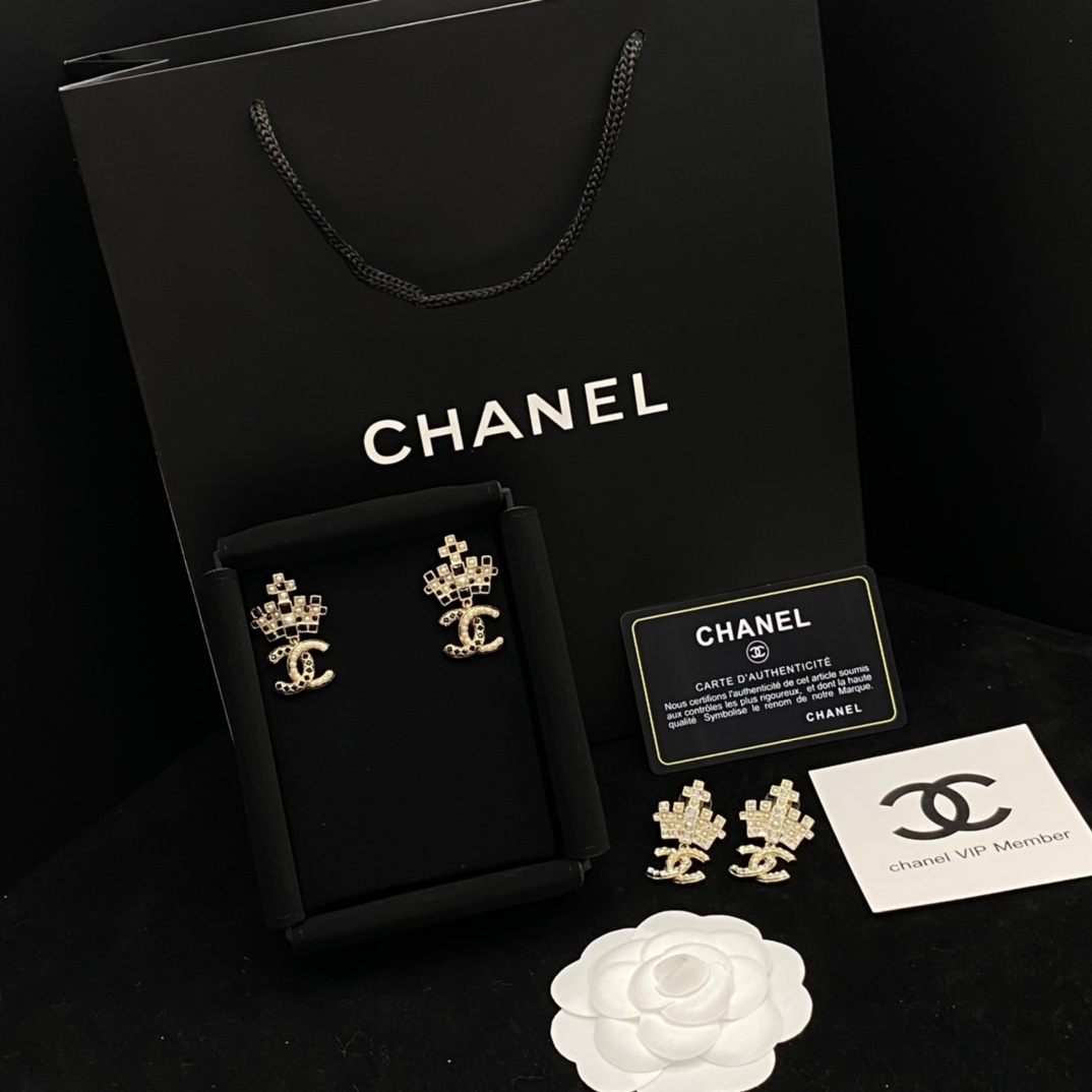 Chanel Earrings Pearl