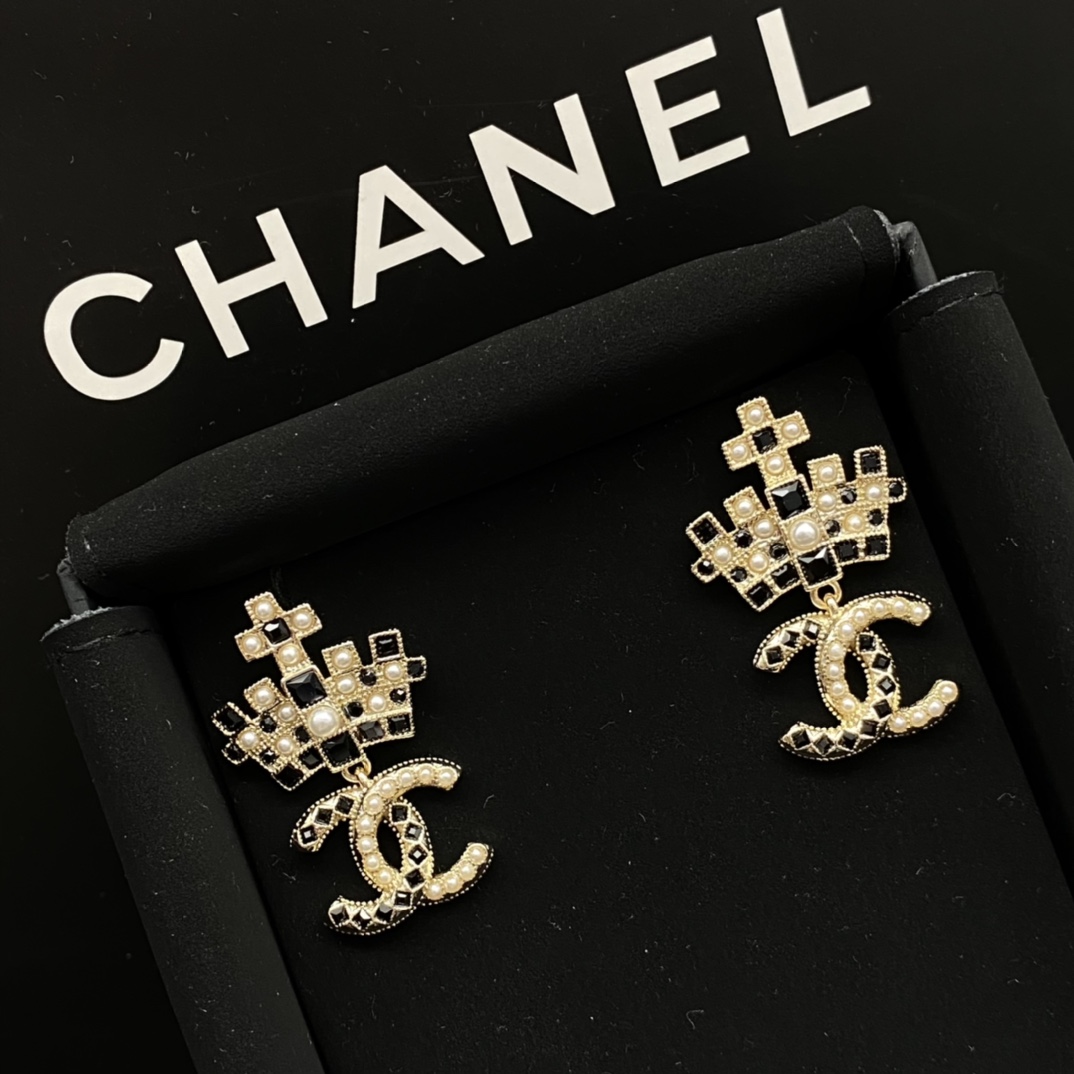 Chanel Earrings Pearl