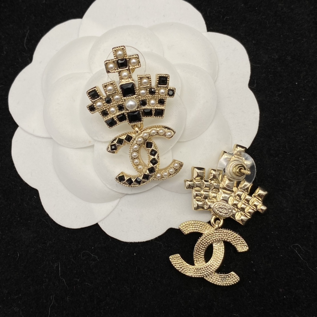 Chanel Earrings Pearl