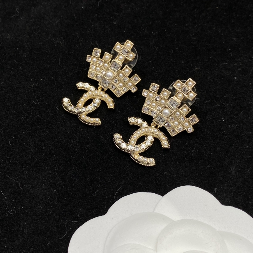 Chanel Earrings Pearl