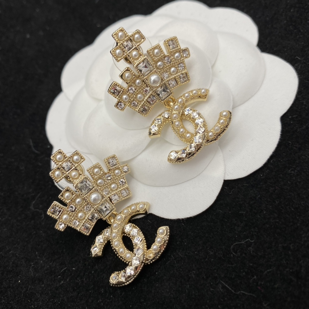Chanel Earrings Pearl