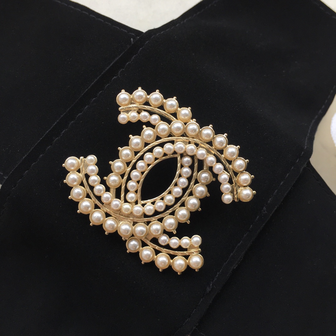 Chanel Brooch Pearl