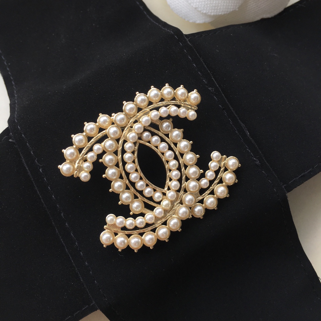 Chanel Brooch Pearl