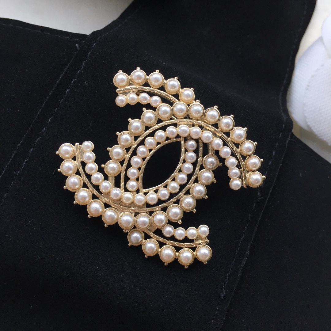 Chanel Brooch Pearl