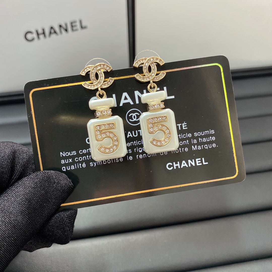 Chanel Earrings White 5