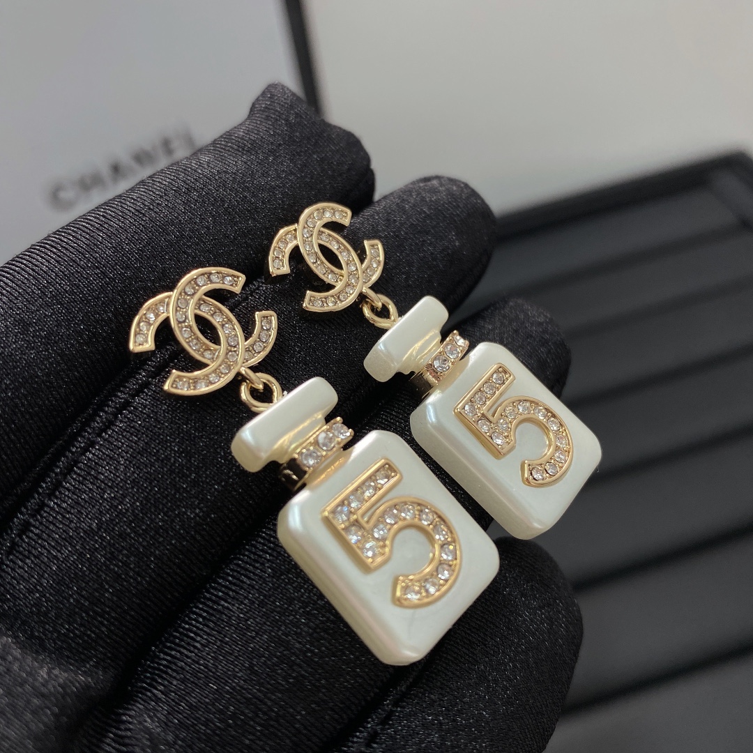 Chanel Earrings White 5