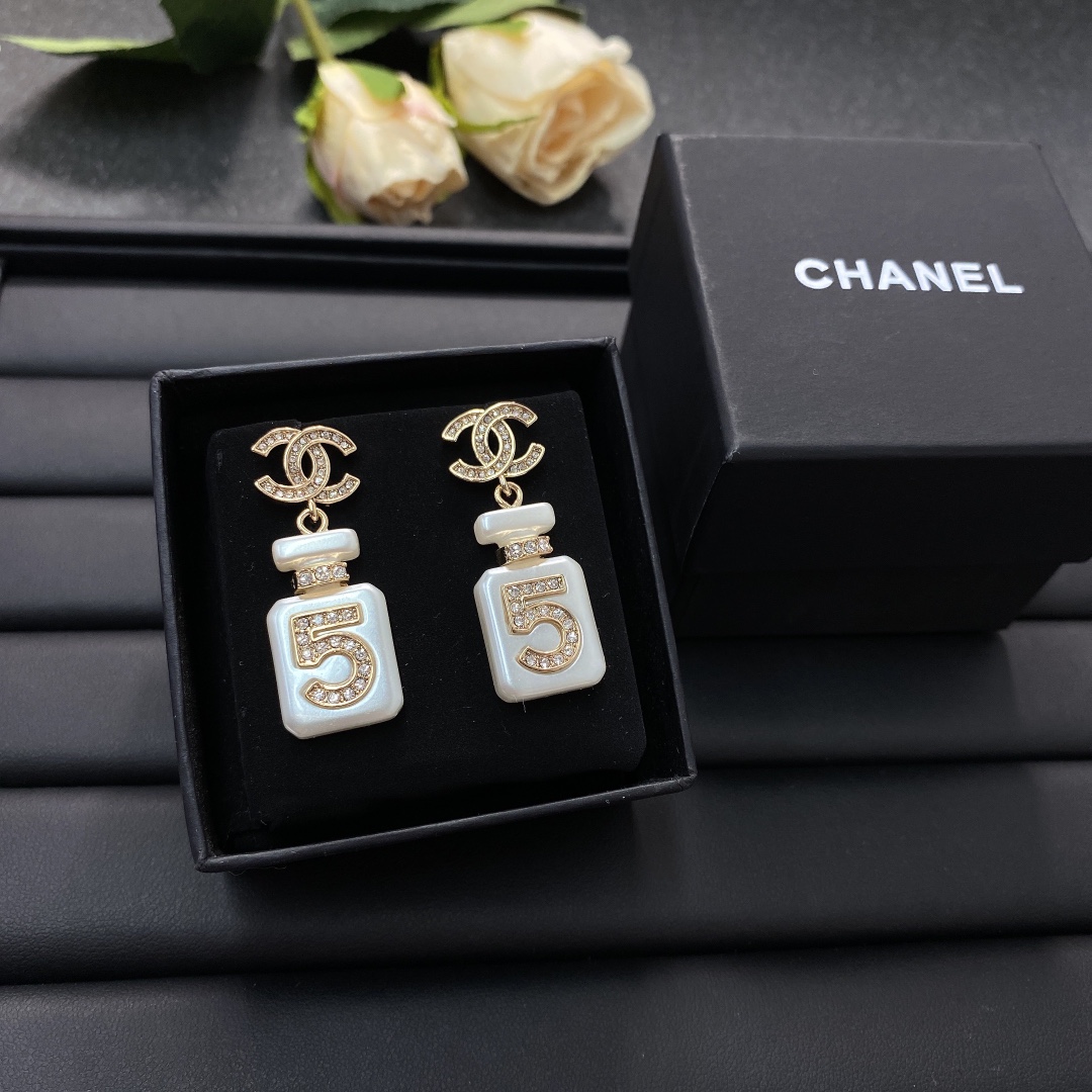 Chanel Earrings White 5