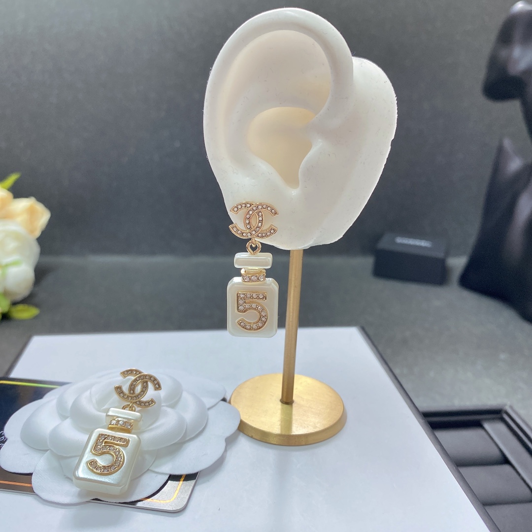 Chanel Earrings White 5