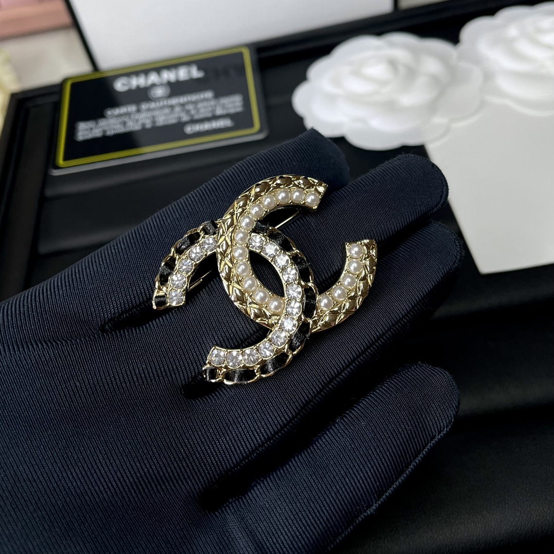 Chanel Brooch Pearl