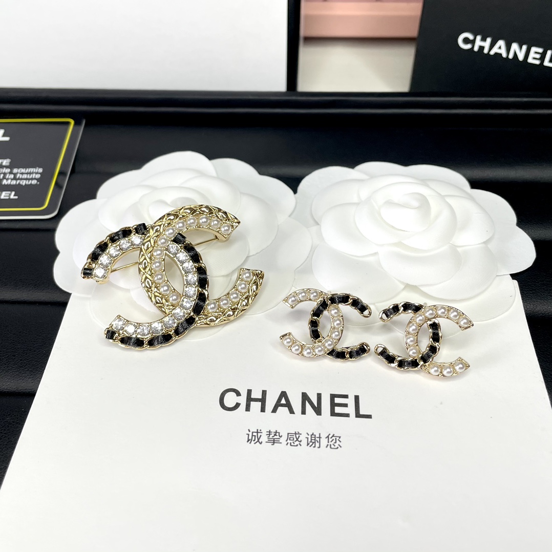 Chanel Brooch Pearl