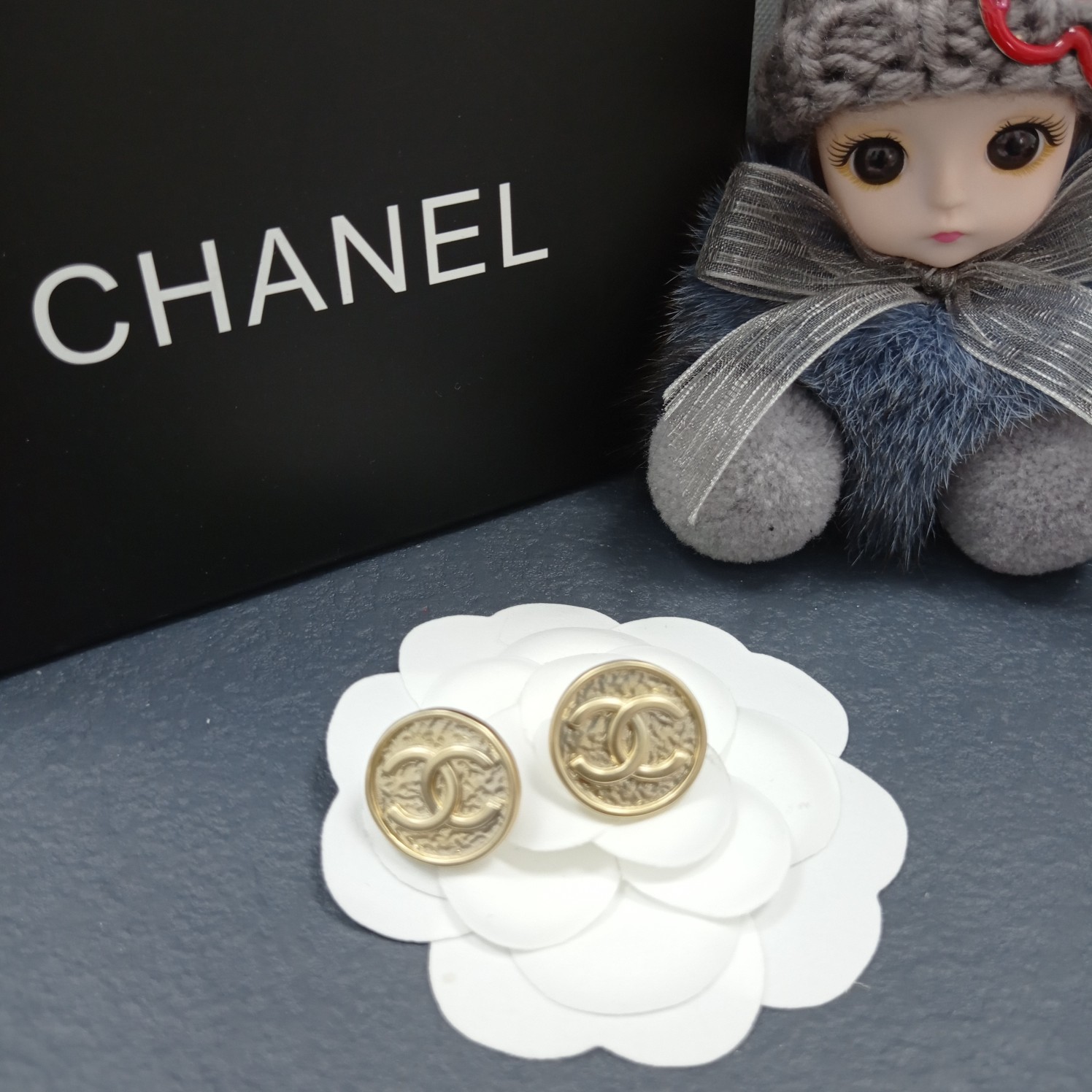 Chanel Earrings Gold