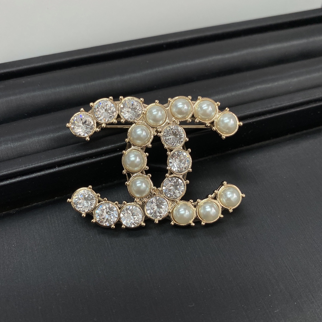Chanel Brooch Pearl