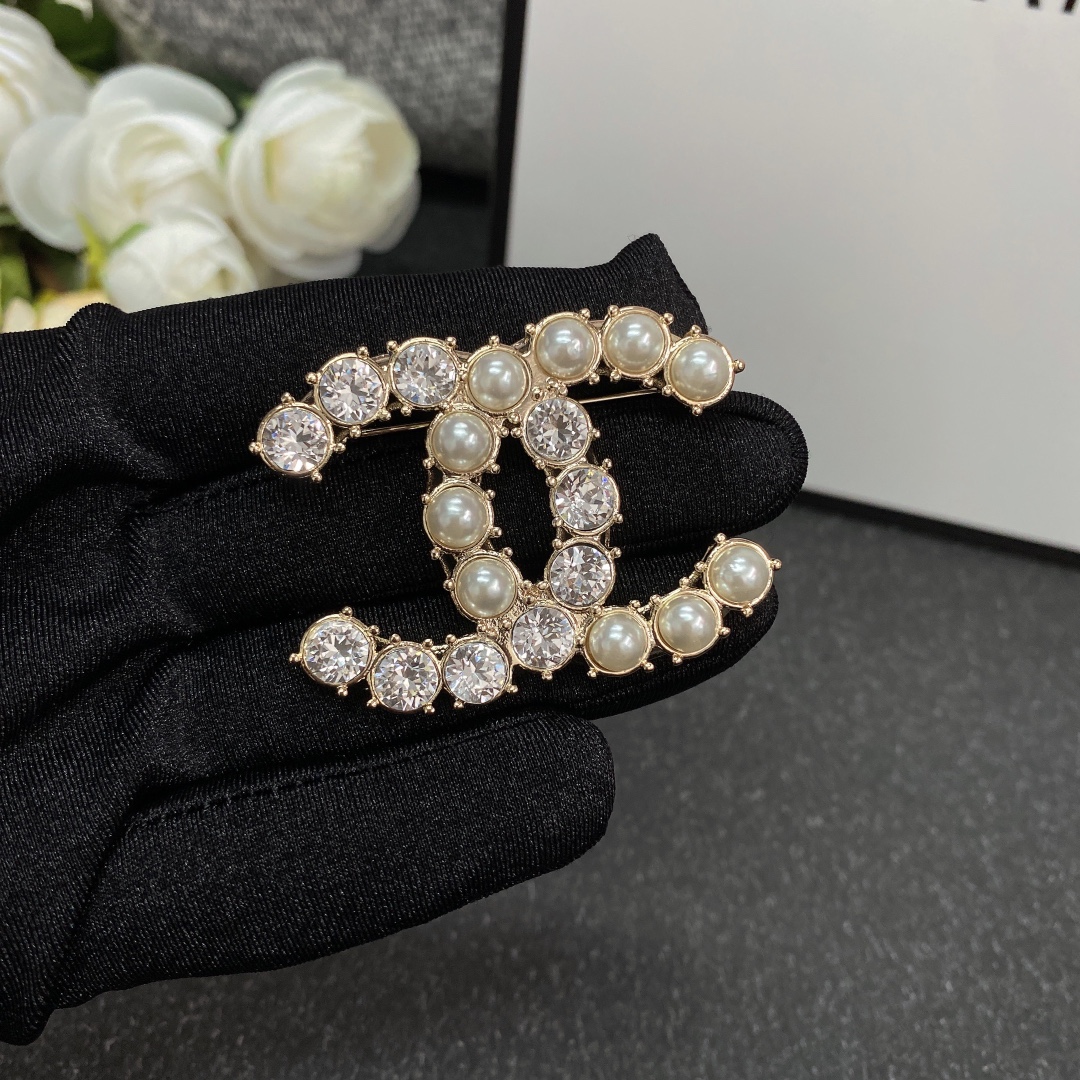Chanel Brooch Pearl