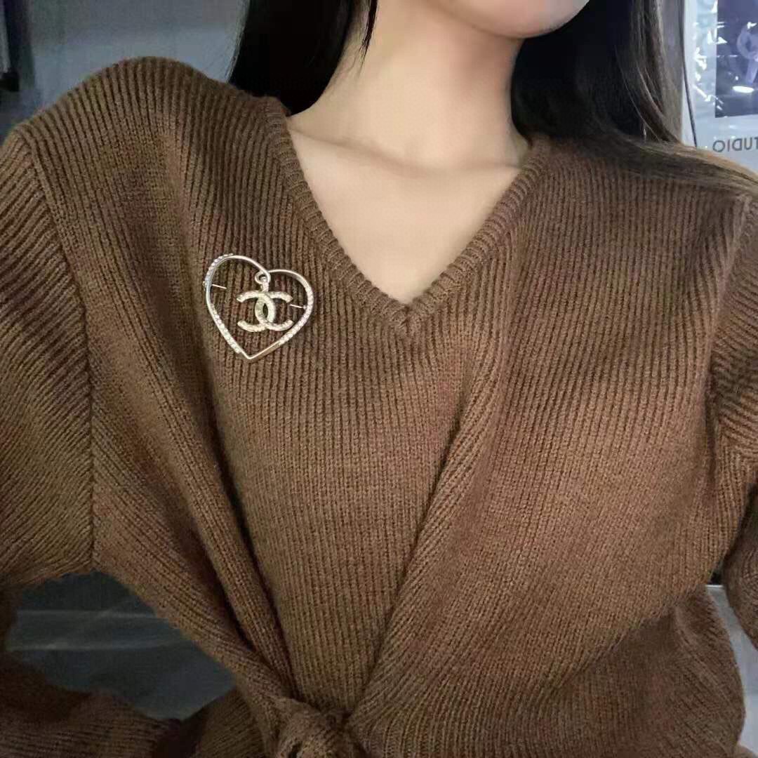 Chanel Brooch L