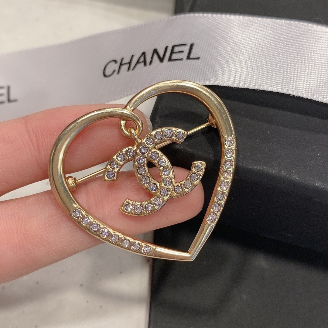 Chanel Brooch L
